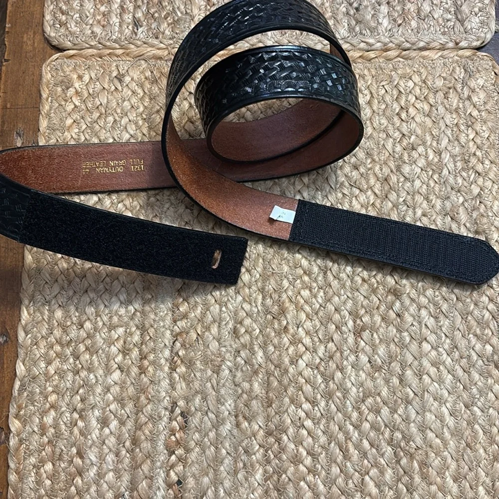 First Responder/ Police / Medics Black Leather Belt Excellent Condition Size 44